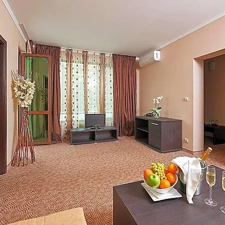 Plaza Hotel 3*