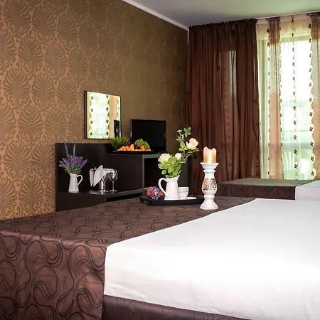 Plaza Hotel 3*